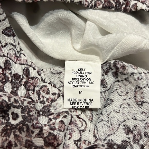 Honey Punch Tie-Front Romper. Size Medium - Picture 6 of 8